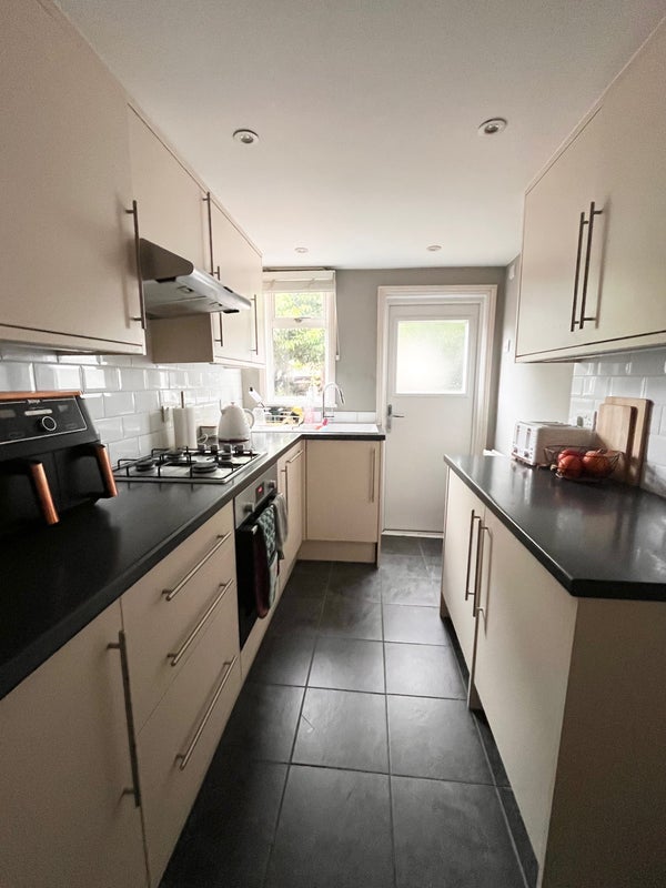 Flat Gambole Road in Greater London