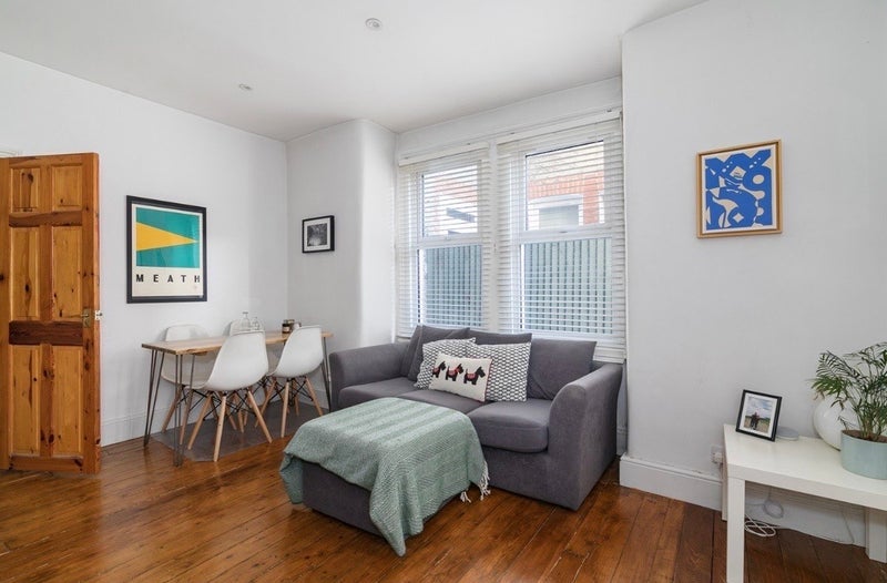 Flat Gambole Road in Greater London