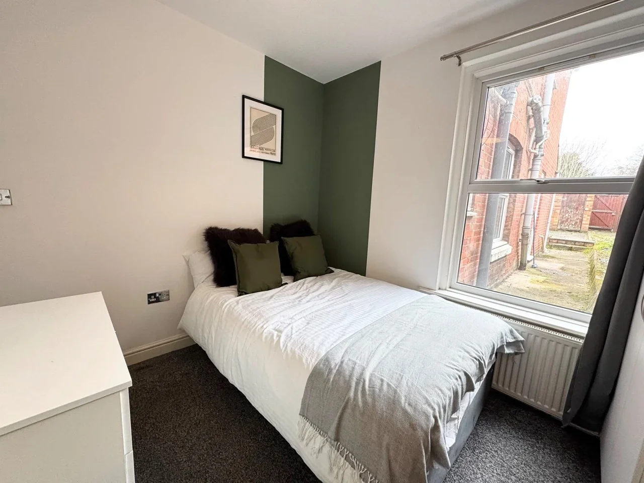 Room Milton Road in Southampton