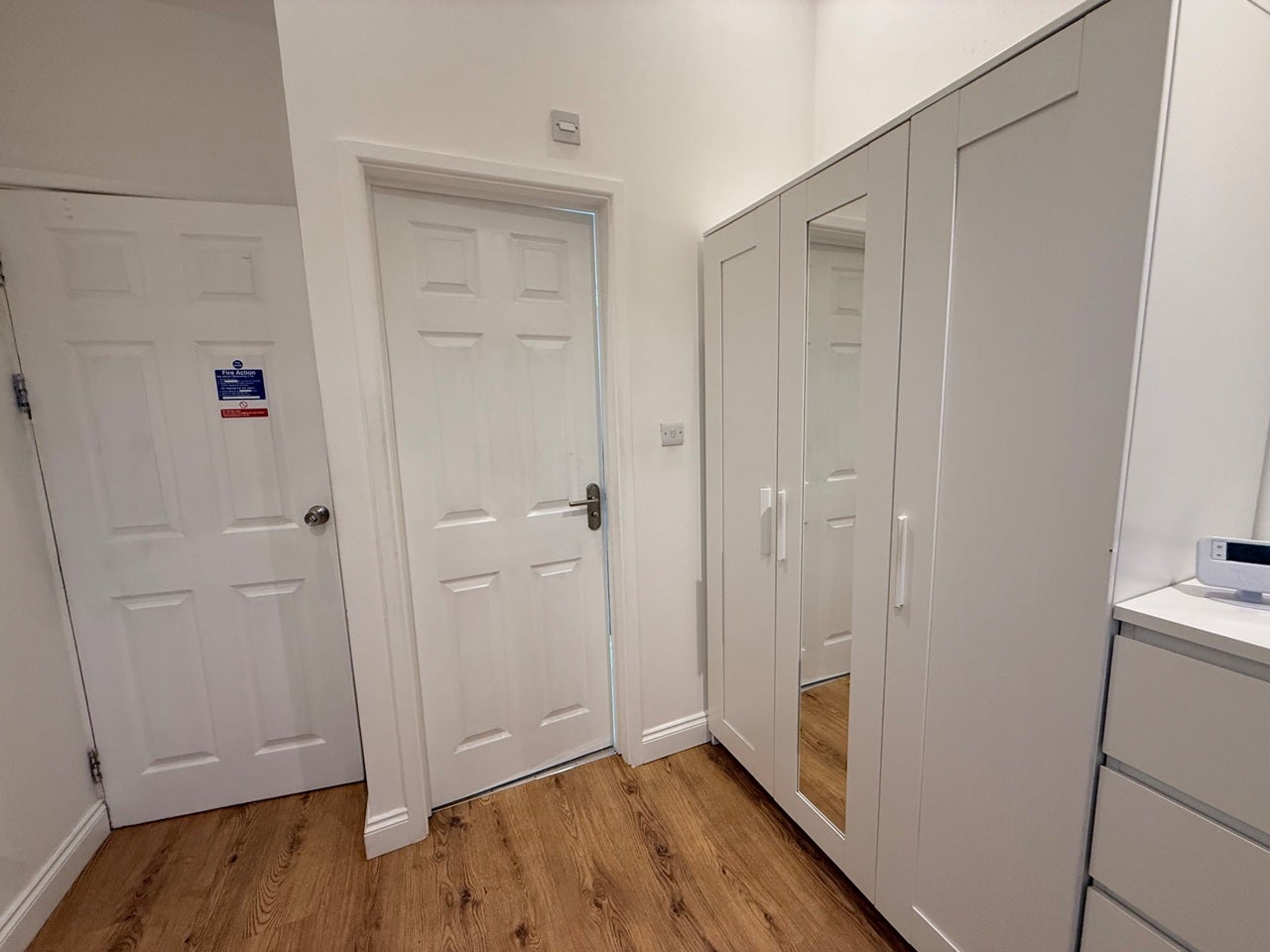 Room Dunraven Avenue in Luton