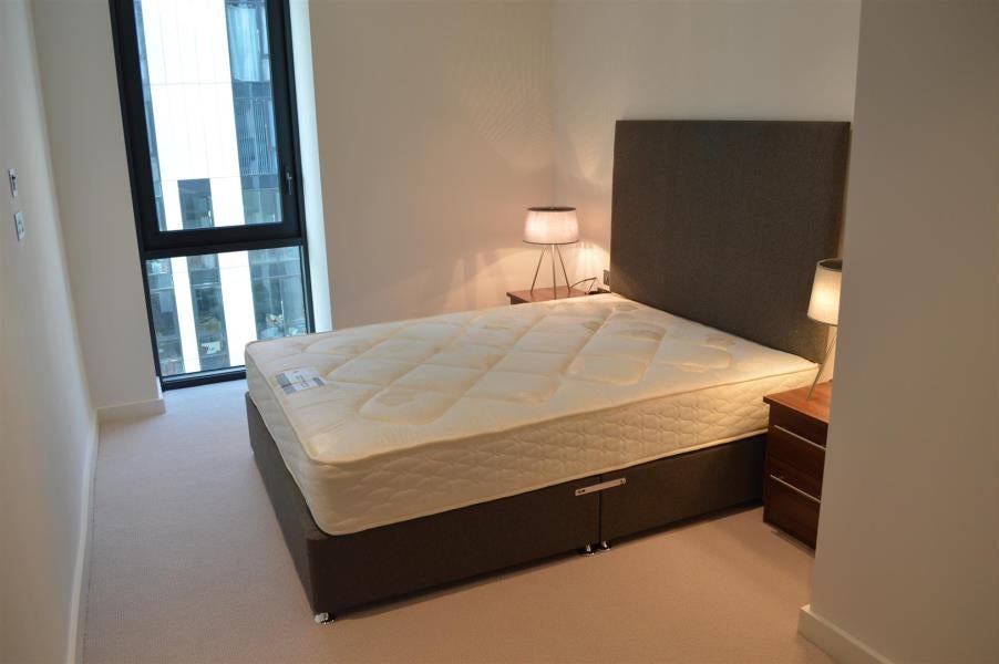 Flat Elvin Gardens in London