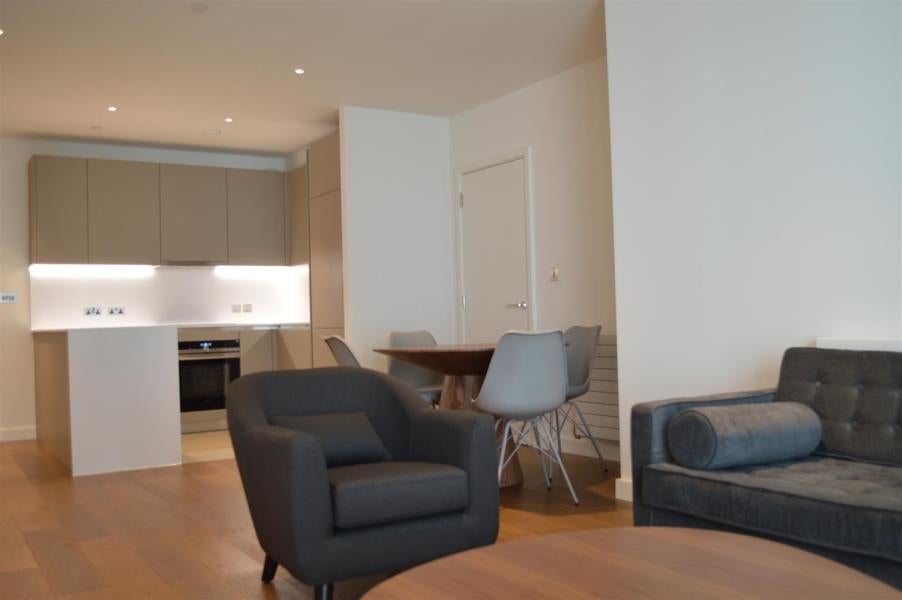 Flat Elvin Gardens in London