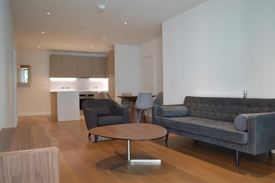 Flat Elvin Gardens in London