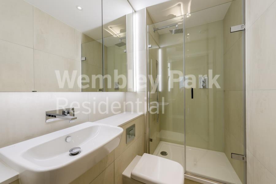 Flat Elvin Gardens in London