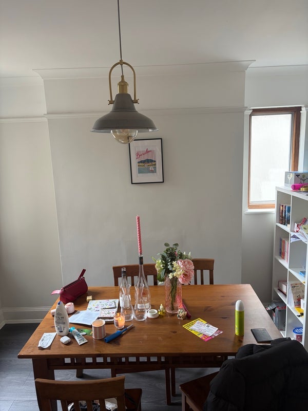 Room Elliott Road in Greater London