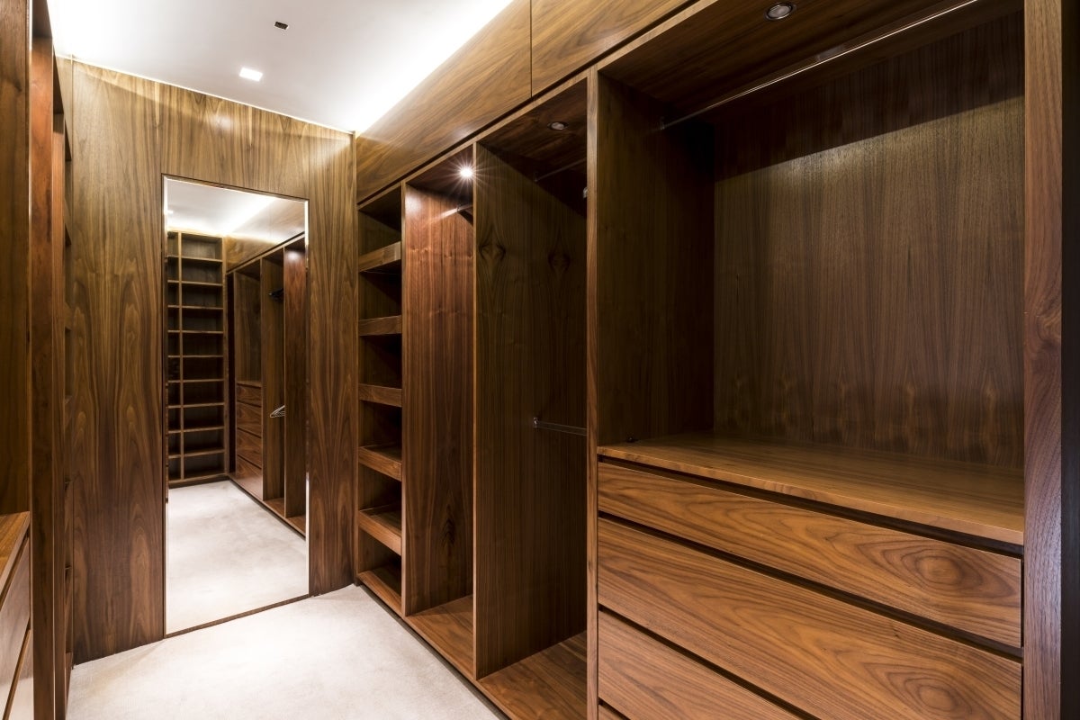 Flat Kensington Court in Greater London