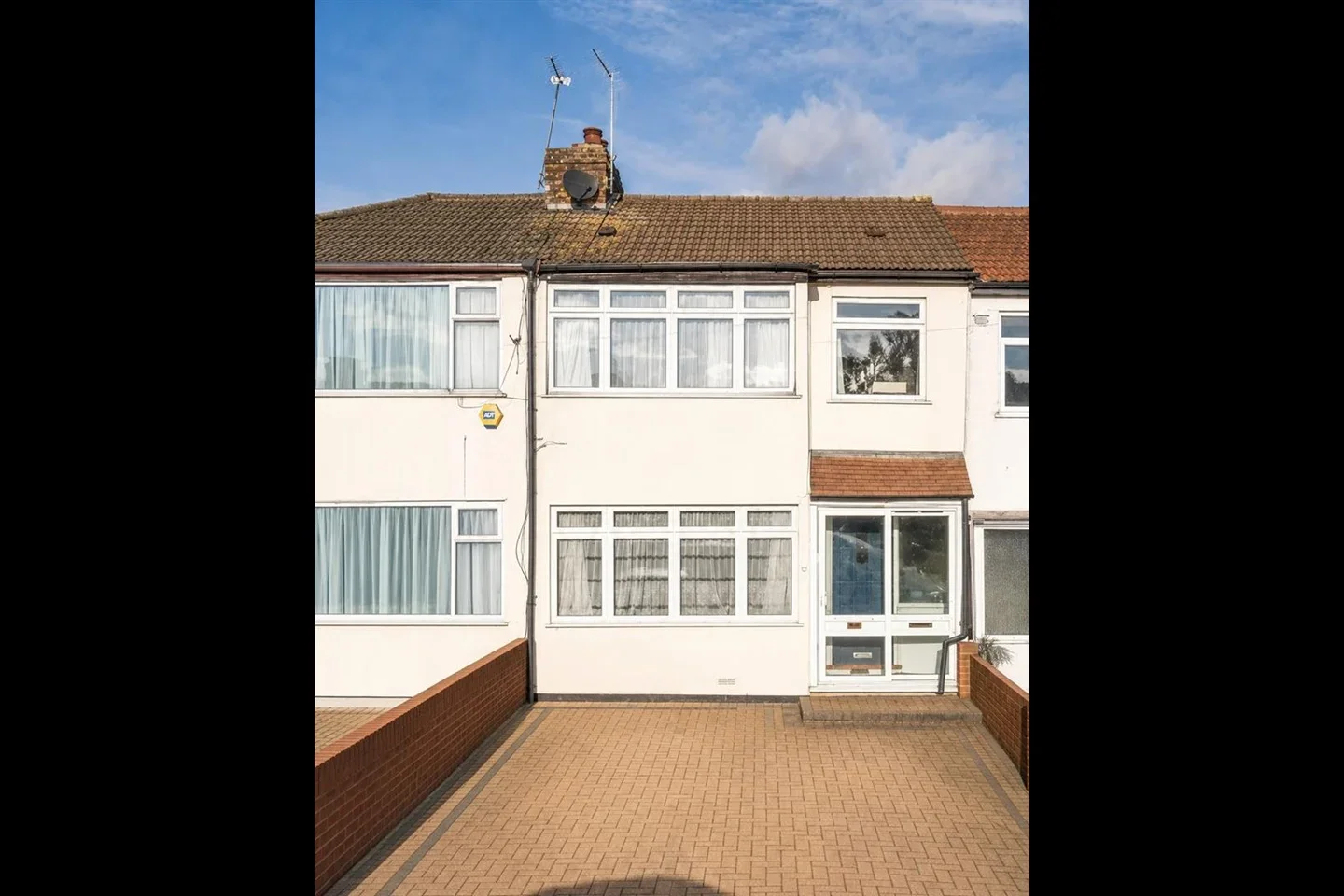 House Albany Park Avenue in Greater London