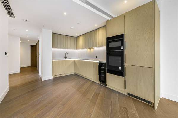 Flat Nine Elms Lane in Greater London