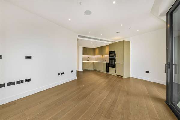 Flat Nine Elms Lane in Greater London
