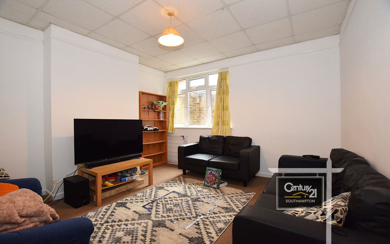 Flat Ordnance Road in Southampton