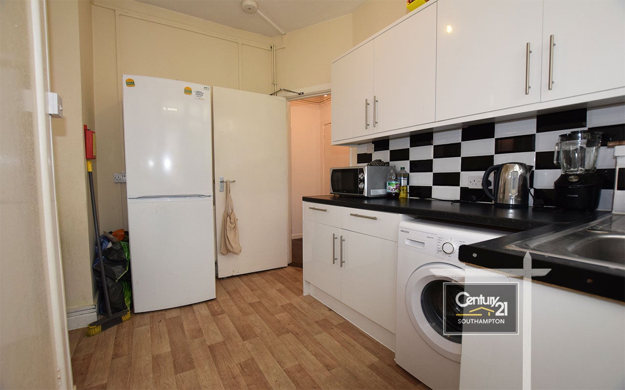 Flat Ordnance Road in Southampton