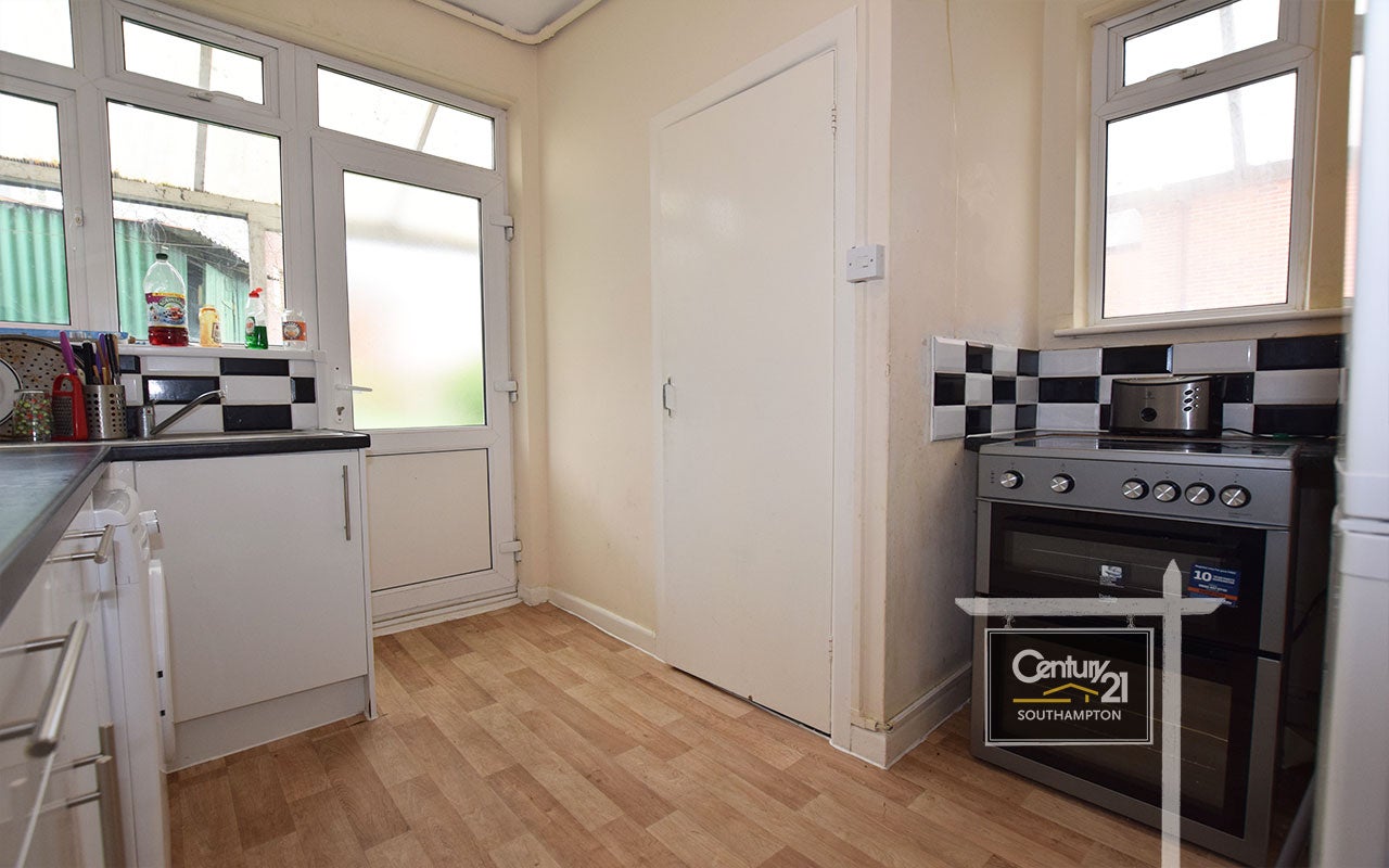 Flat Ordnance Road in Southampton