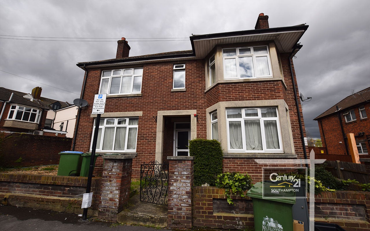 Flat Ordnance Road in Southampton