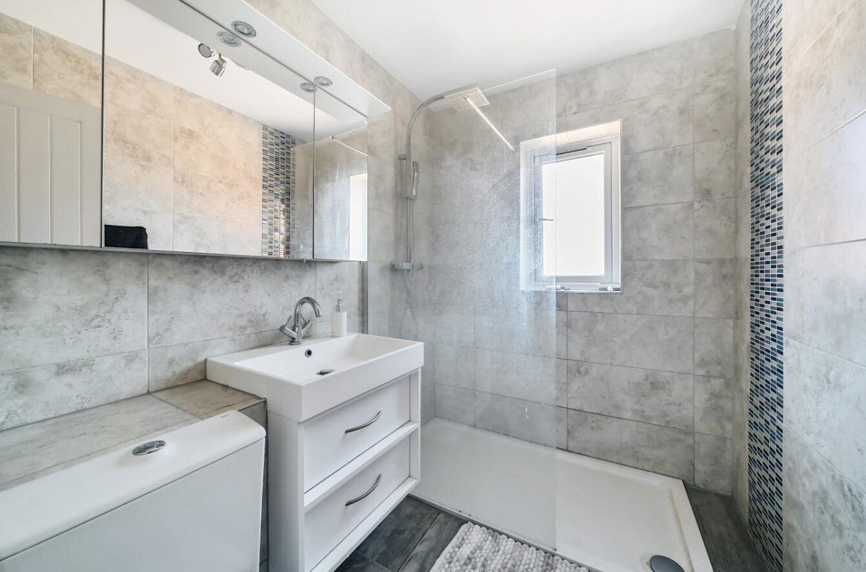 House Paterson Close in Surrey Heath