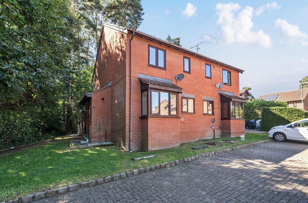 House Paterson Close in Surrey Heath