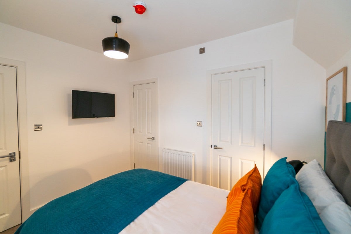 Room Wantage Road in Reading