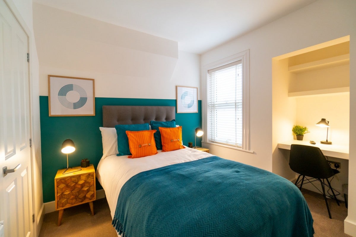 Room Wantage Road in Reading