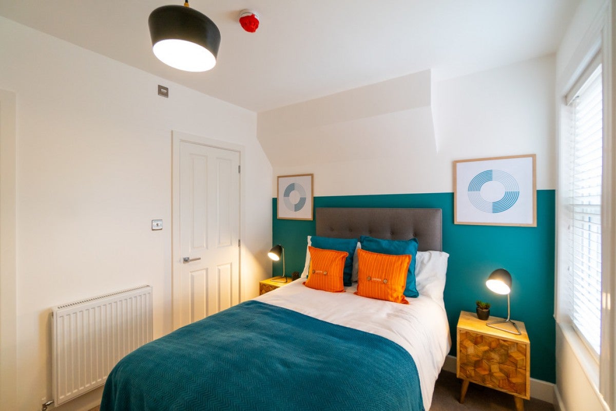 Room Wantage Road in Reading