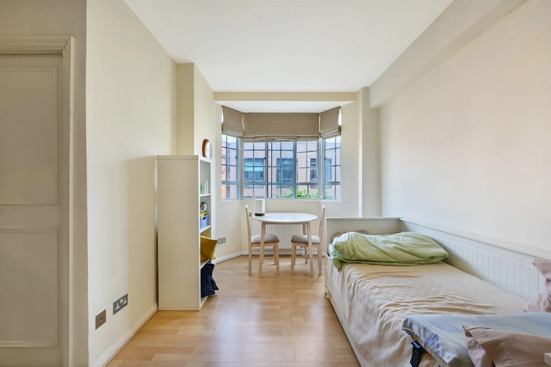 Flat Lucan Place in Greater London