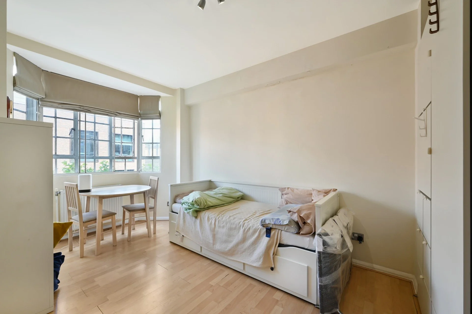 Flat Lucan Place in Greater London