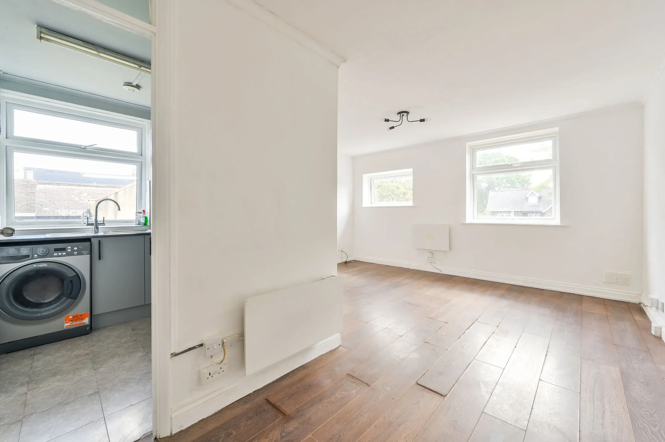 Flat Pitshanger Lane in Greater London