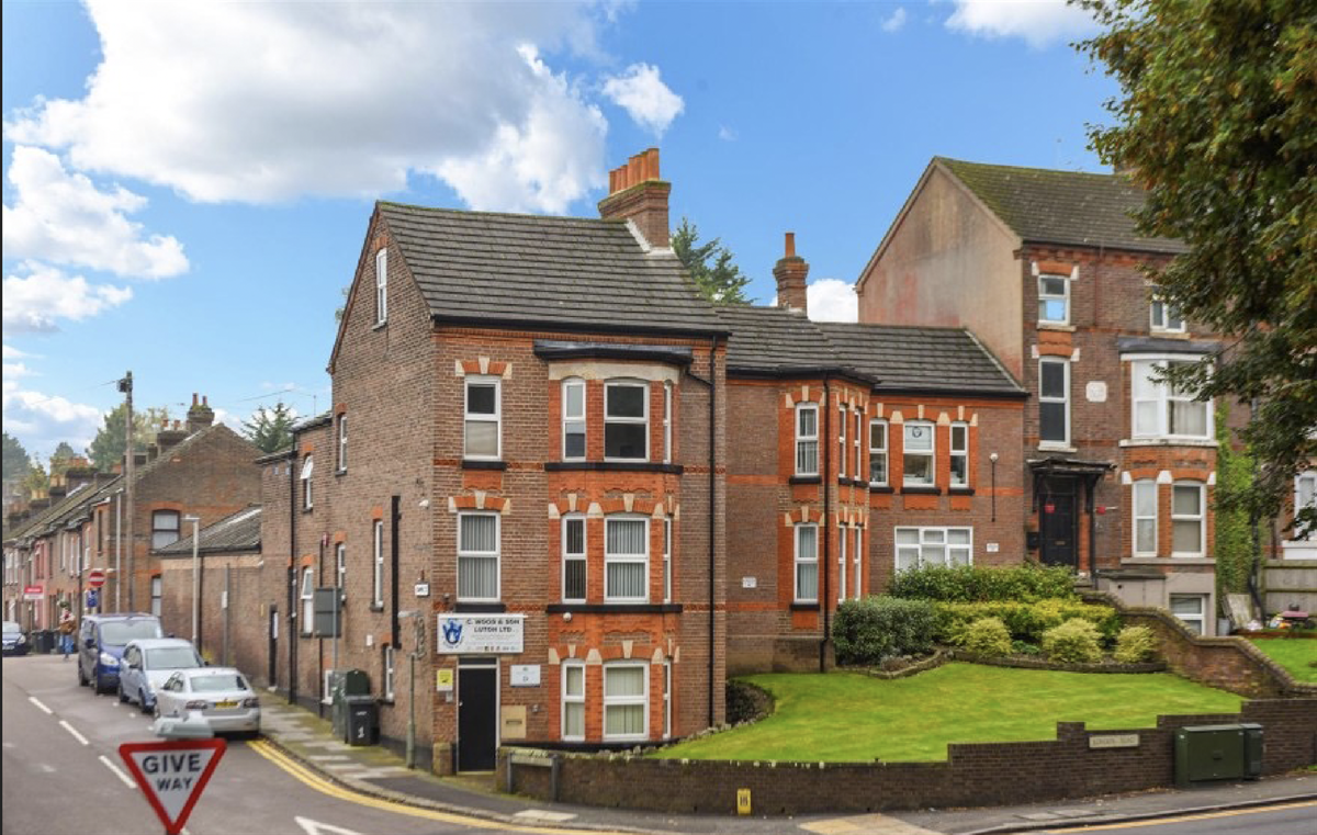 Flat London Road in Luton