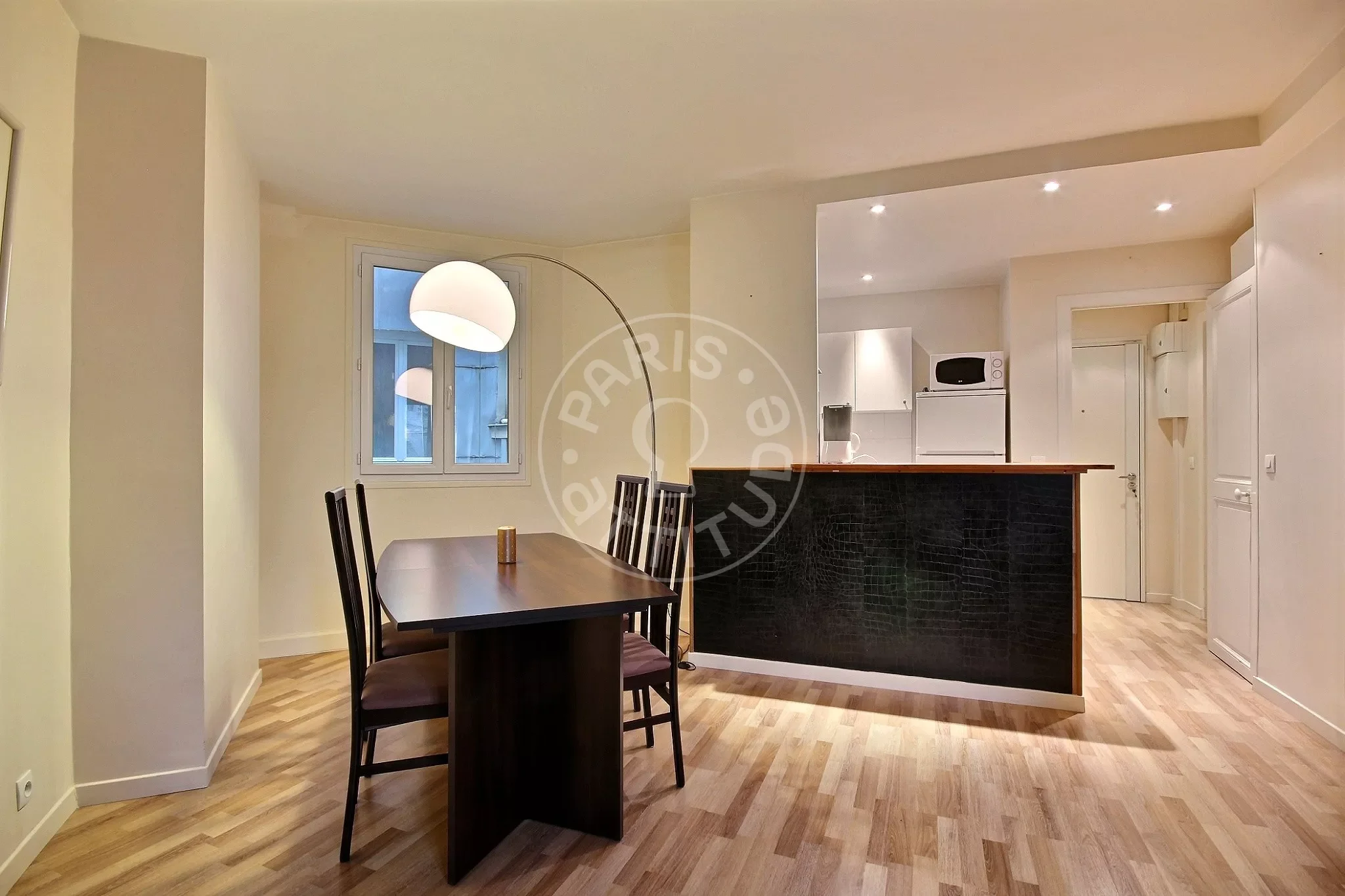 Appartement Rue François-Iᵉʳ à Paris