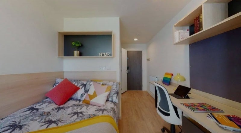 Room Lett Road in Greater London