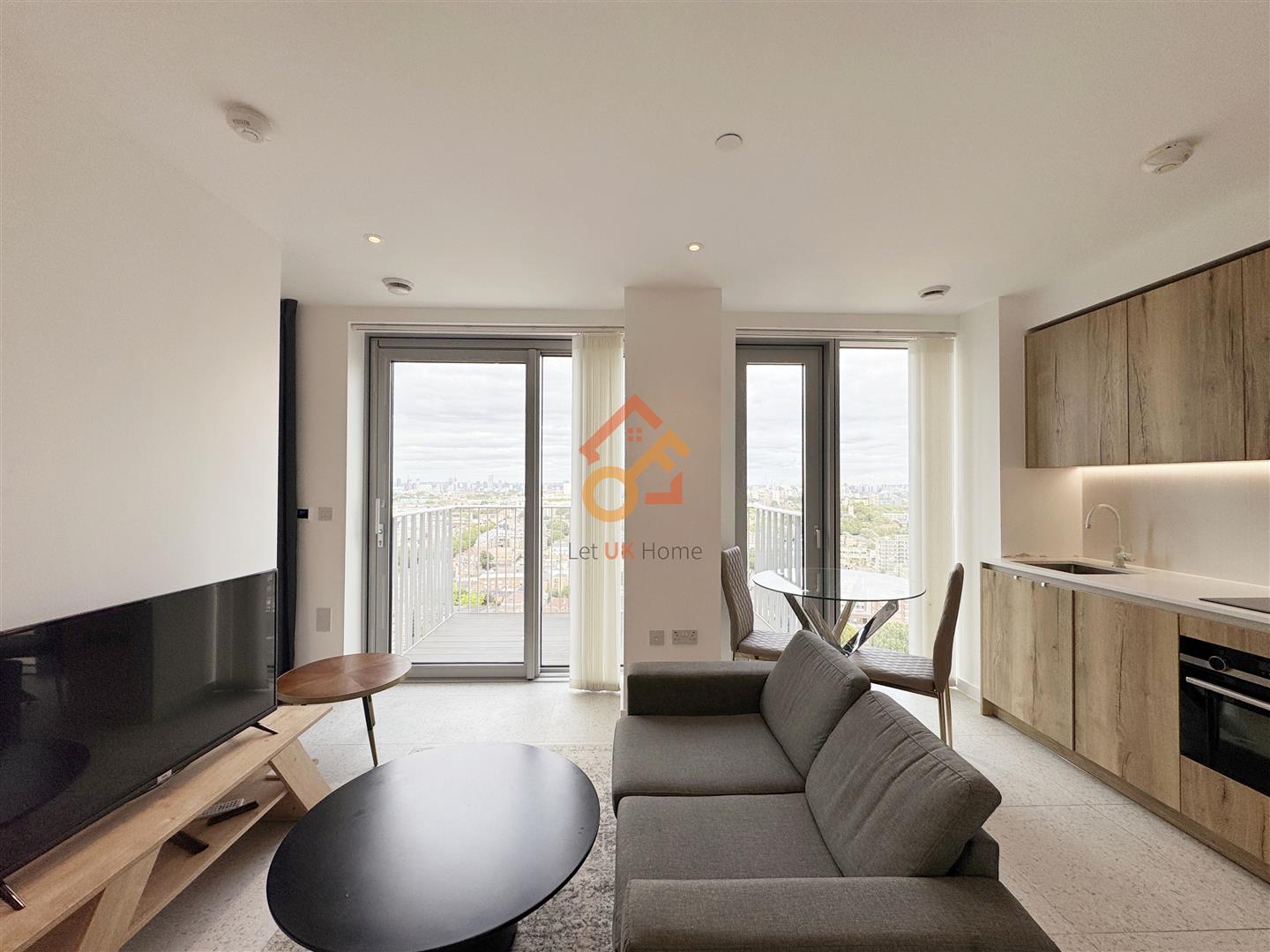 Flat Tapestry Way in Greater London