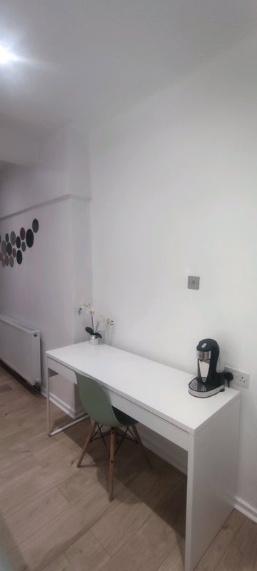 Room Grasmere Street in Liverpool