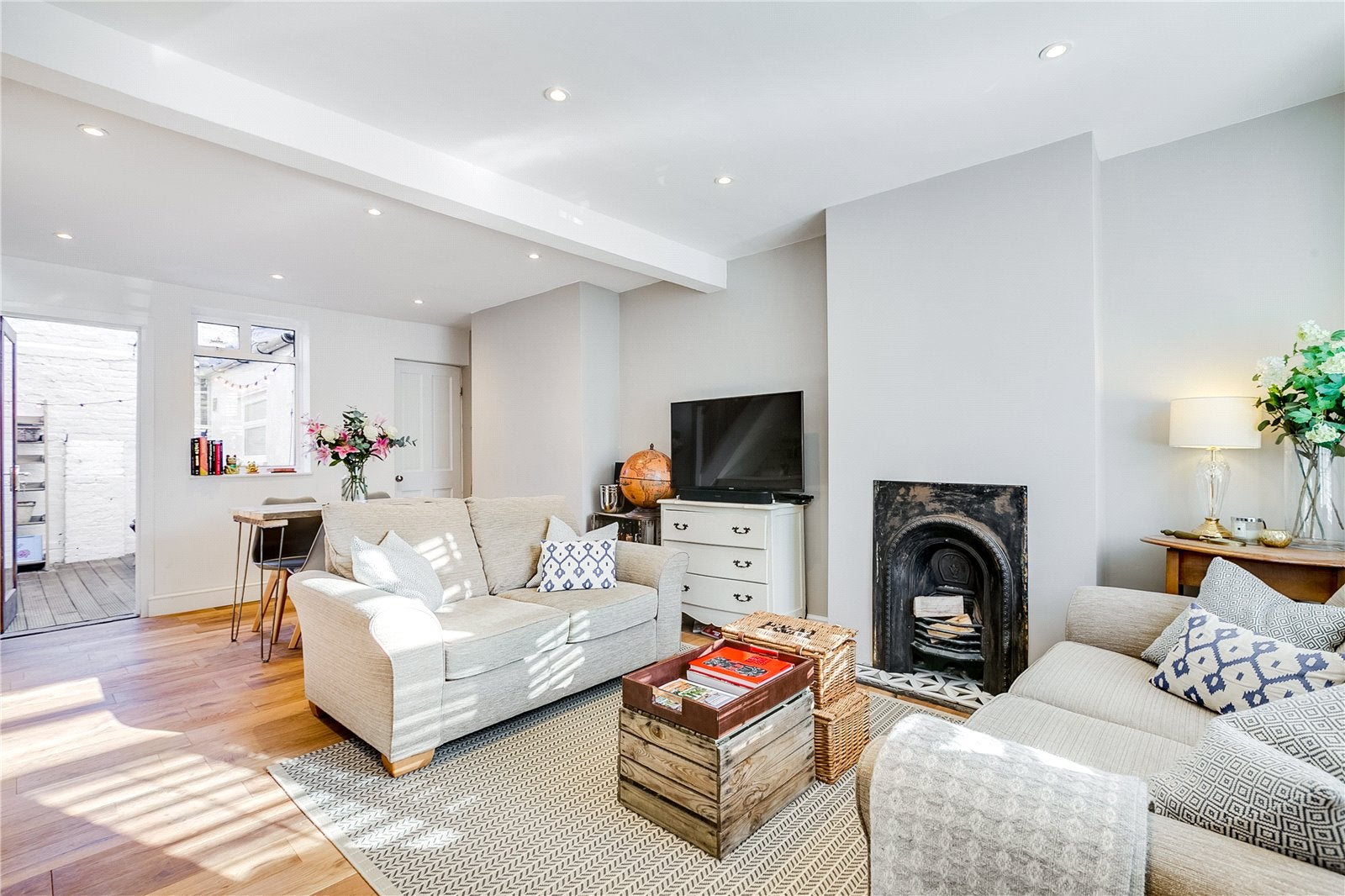 Flat Robson Road in Greater London