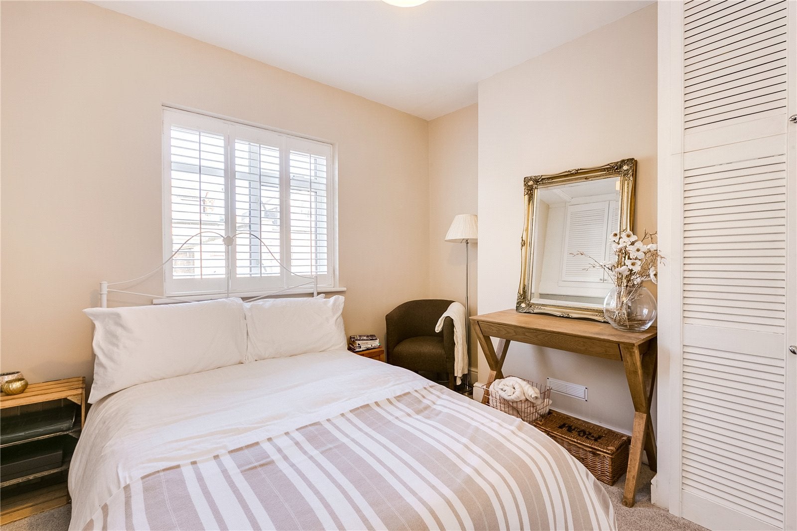 Flat Robson Road in Greater London