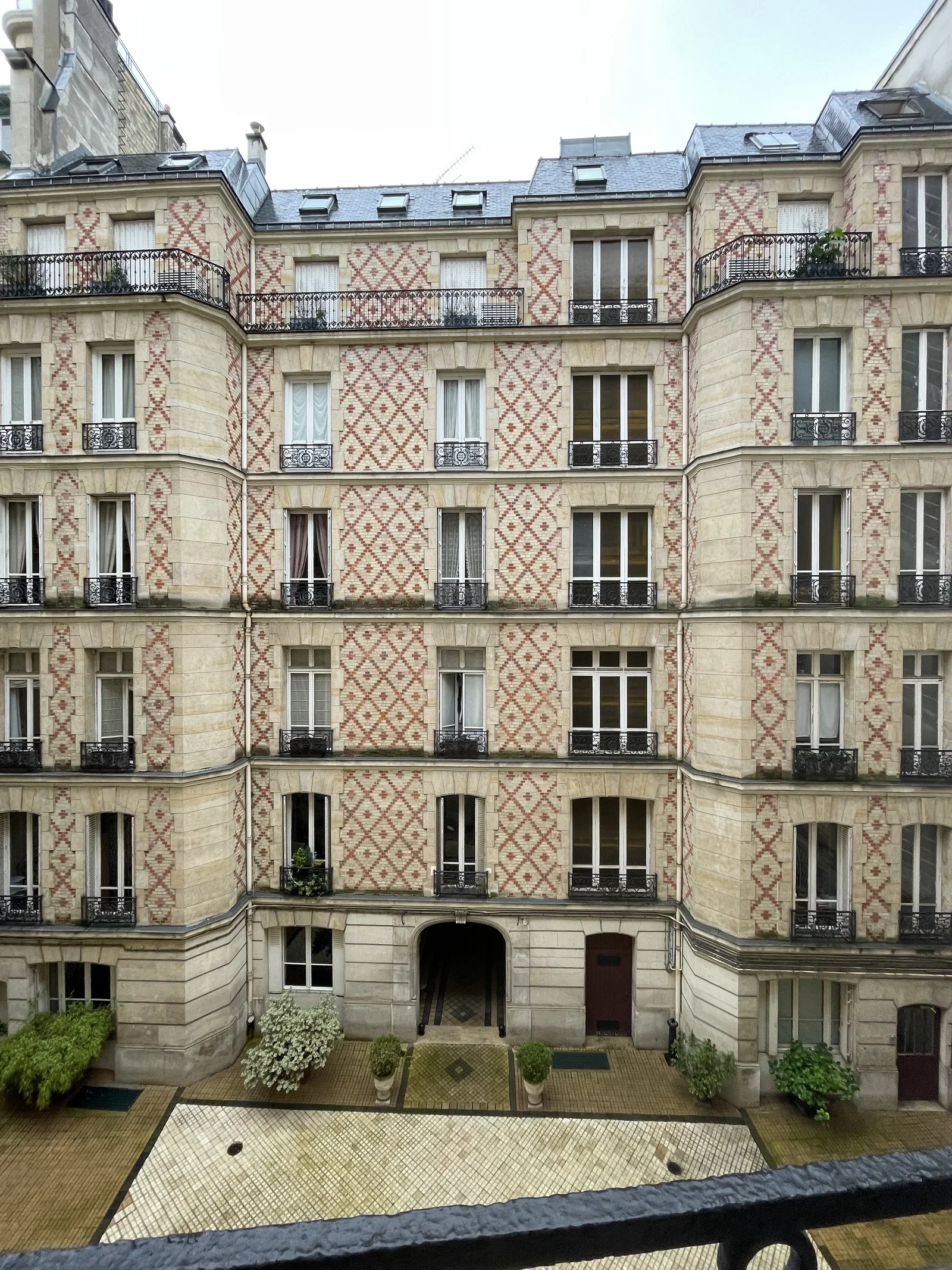 Room Avenue Marceau in Paris