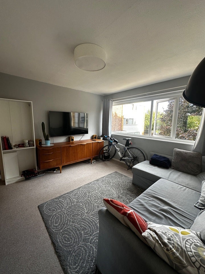 Flat Hazelbank Court in Borough of Runnymede
