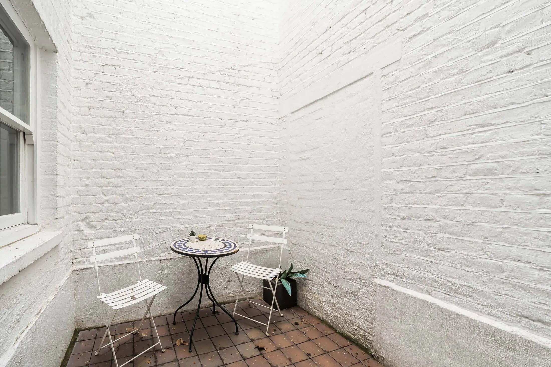 Flat Kensington Court in Greater London