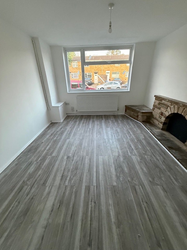 House Ramney Drive in Greater London