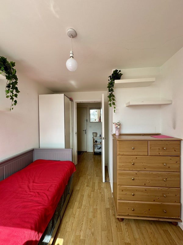 Room Swainson Road in Greater London