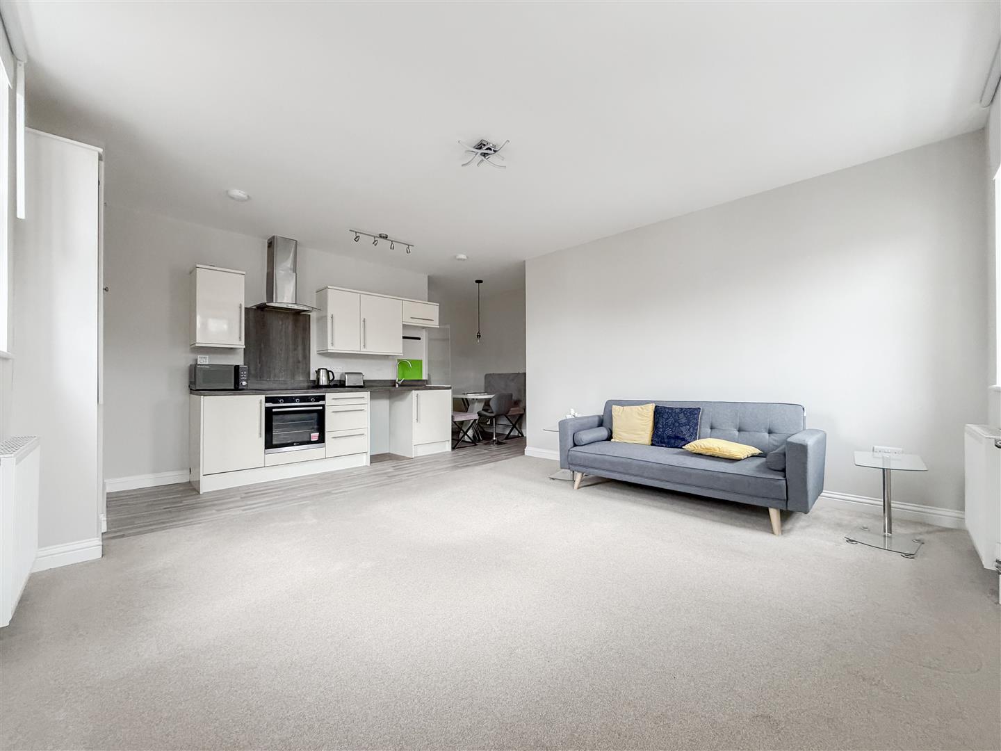 Flat Dorset Road in Rother