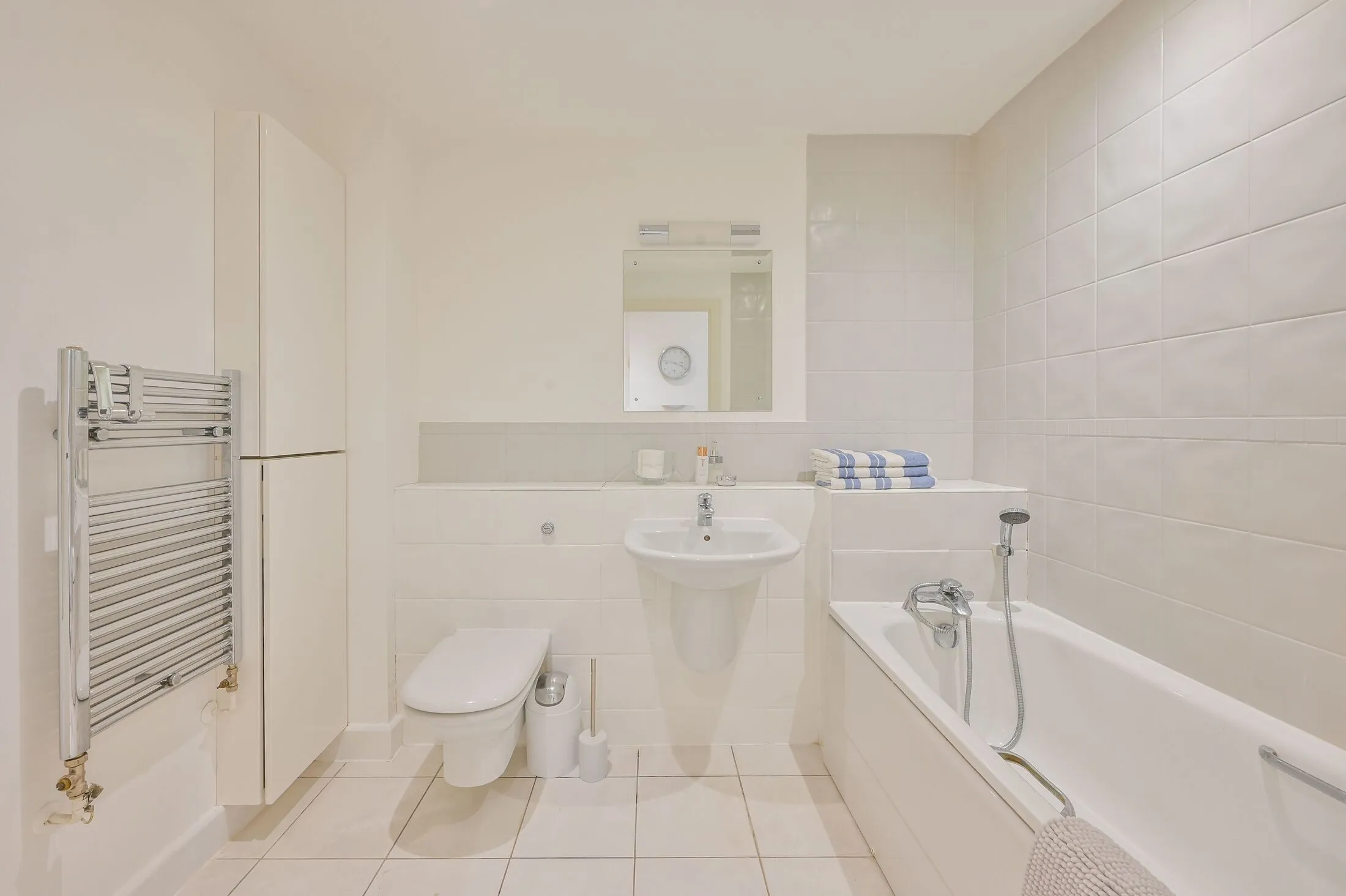 Flat Rayleigh Road in Greater London