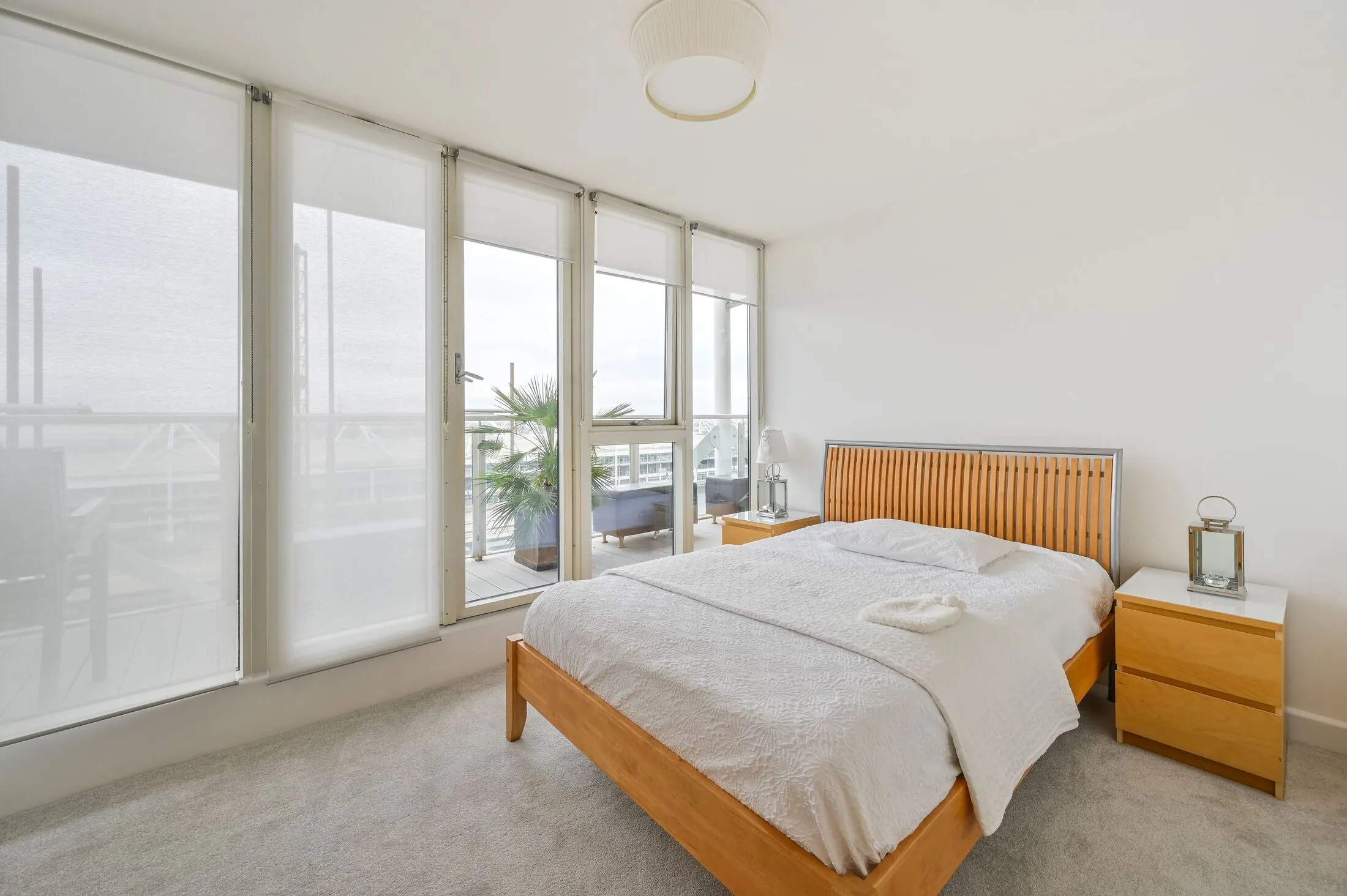 Flat Rayleigh Road in Greater London