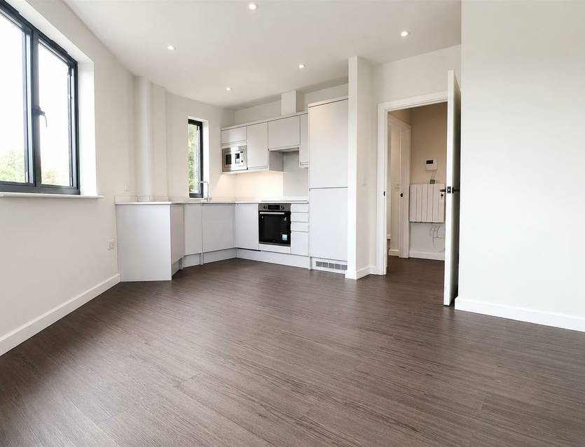 Flat Cowley Road in Greater London