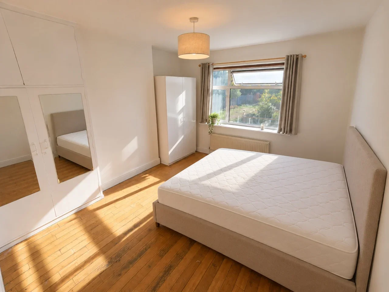 Room Uxbridge Road in Greater London