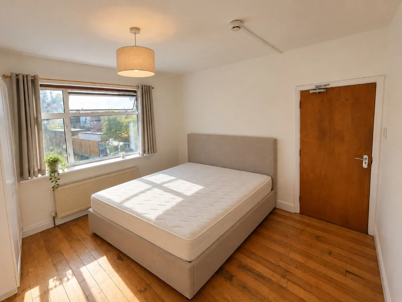 Room Uxbridge Road in Greater London