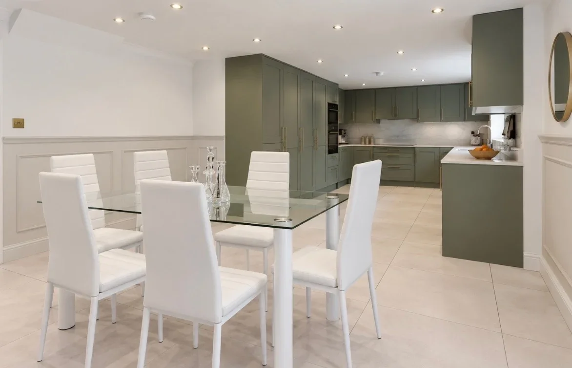 Room Wrotham Road in Gravesham