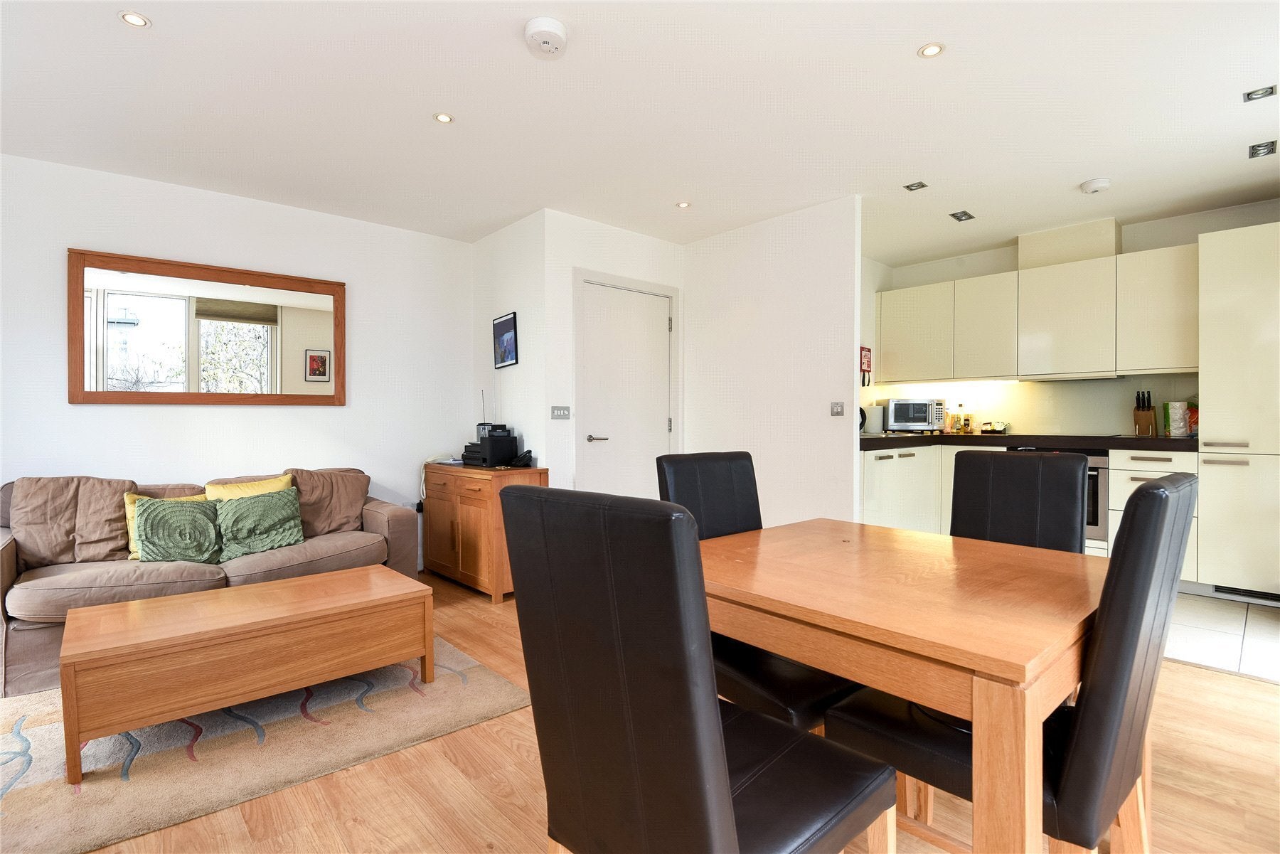 Flat Bridle Mews in Greater London