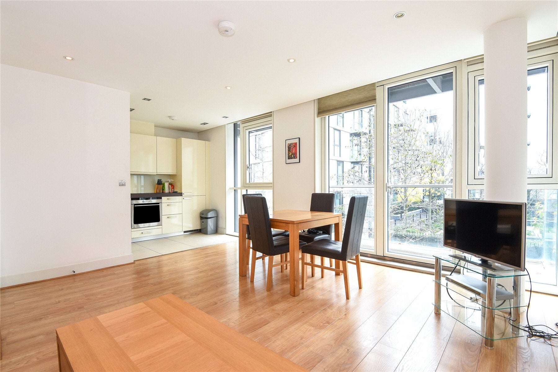 Flat Bridle Mews in Greater London