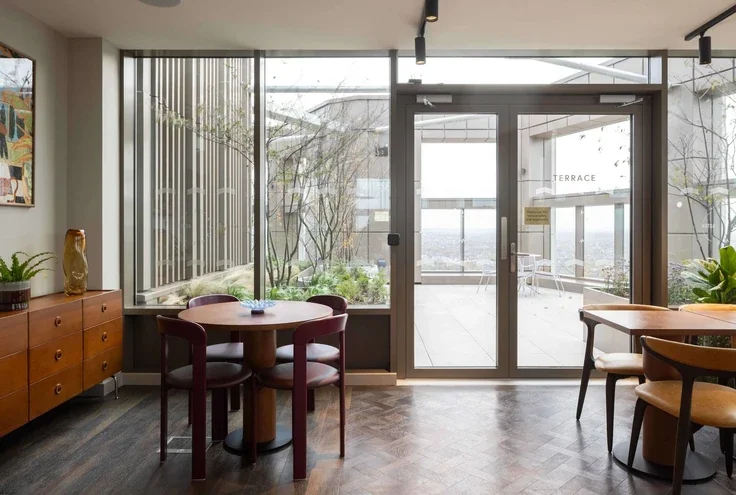 Flat Victoria Road in Greater London