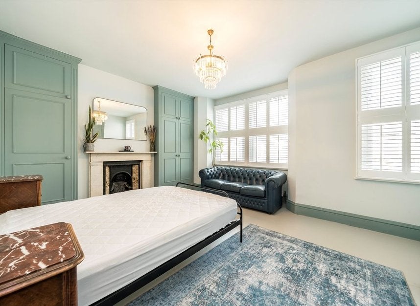 Flat Ivydale Road in Greater London