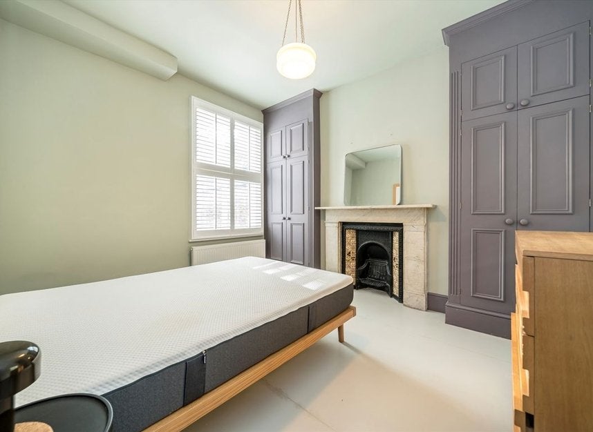 Flat Ivydale Road in Greater London