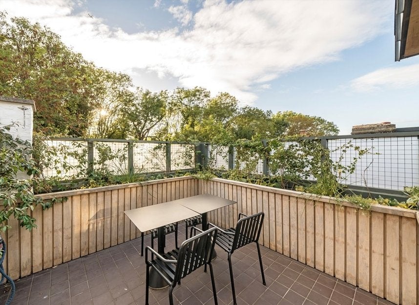 Flat Ivydale Road in Greater London